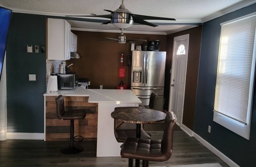 Kansas City House | Spacious 2-bedroom house in enchanting Kansas City with AC