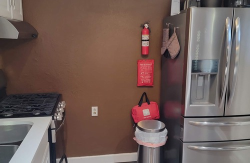 Kansas City House | Spacious 2-bedroom house in enchanting Kansas City with AC