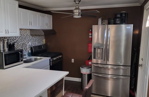 Kansas City House | Spacious 2-bedroom house in enchanting Kansas City with AC