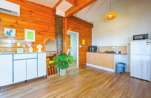 Whangarei House | Spacious 2-Bedroom with Stunning Balcony Views (Shared Amentities)