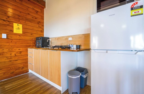 Whangarei House | Spacious 2-Bedroom with Stunning Balcony Views (Shared Amentities)