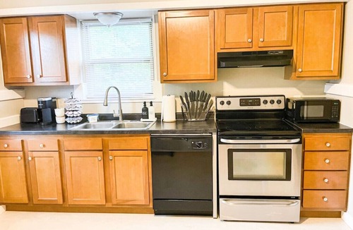 Spring Grove Village House | * Spacious 2 bedroom with 2 Tvs*