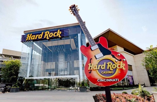 Spring Grove Village House | * Spacious 2 bedroom with 2 Tvs*