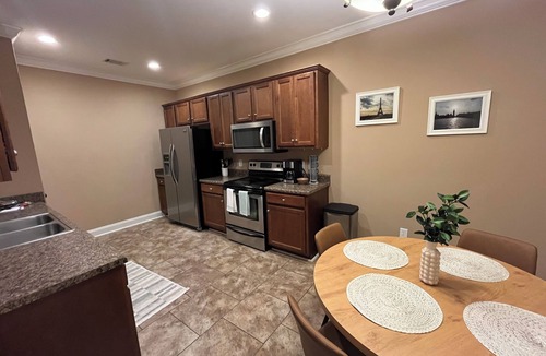 Auburn House | Spacious 2 BR/2.5 BA Townhome, 3 mi from Campus