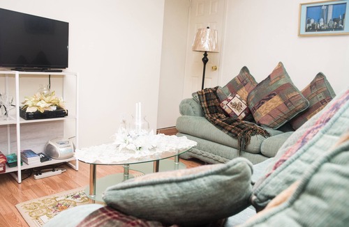 Flatlands Apartment | Spacious 2 BR APT First Floor Unit. 2Queens Sz Bed W Pvt Parking