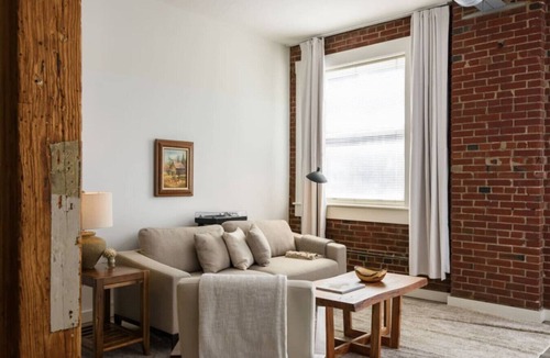 Downtown St. Louis Apartment | Spacious 2 BR Apt with Full Kitchen