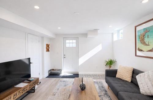 Scarborough Apartment | Spacious 2 BR Basement w Parking -30 mins to Downtwn TO