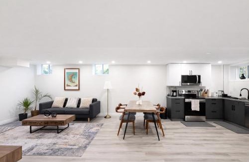 Scarborough Apartment | Spacious 2 BR Basement w Parking -30 mins to Downtwn TO