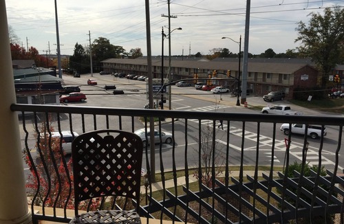 Auburn Condo | Spacious 2 BR Condo a Few Blocks From the Stadium - Book now for Camp War Eagle!