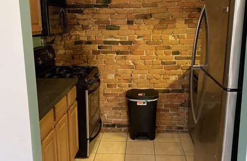 South Green Condo | Spacious 2 BR condo unit w/9' Ceilings, Located-2min from Downtown Hartford!