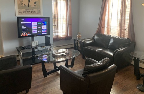 South Green Condo | Spacious 2 BR condo unit w/9' Ceilings, Located-2min from Downtown Hartford!