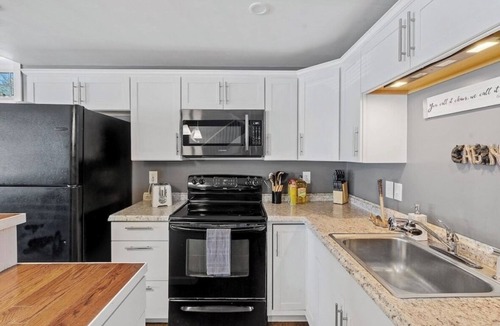 Northville House | Spacious 2 building villa in tranquil Northville perfect for families