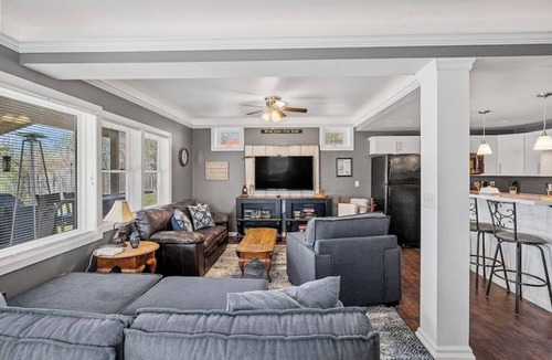 Northville House | Spacious 2 building villa in tranquil Northville perfect for families