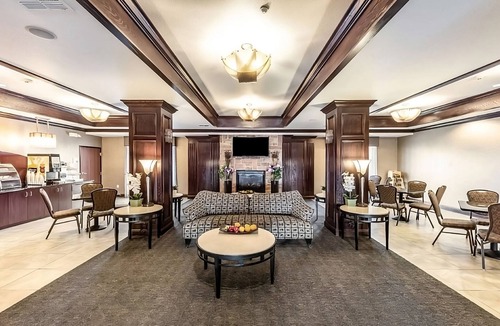 Mineral Wells Hotel | Spacious 2 King Beds Room w/Free Parking + Breakfast! Near Clark Gardens