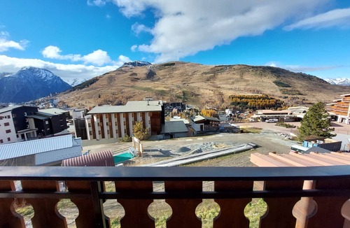 Mont-de-Lans Apartment | Spacious 2-Room, Slope View, Pets Allowed