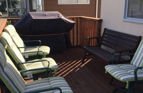 Urenui House | Spacious 2 storey Bach