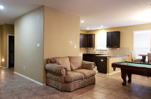 Southside House | Spacious 2 Story Corner Home (Lackland AFB BMT)
