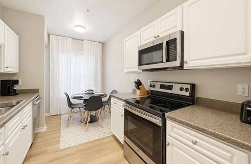 Far North Dallas Apartment | Spacious 2 Story Oasis, Private Balcony, Pool/Gym