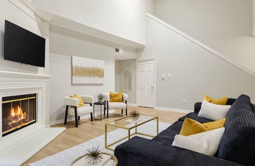 Far North Dallas Apartment | Spacious 2 Story Oasis, Private Balcony, Pool/Gym