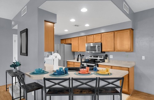 West University House | Spacious 2-Story Townhome | Patio & Parking