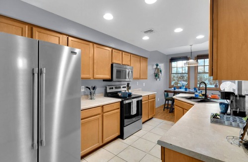 West University House | Spacious 2-Story Townhome | Patio & Parking