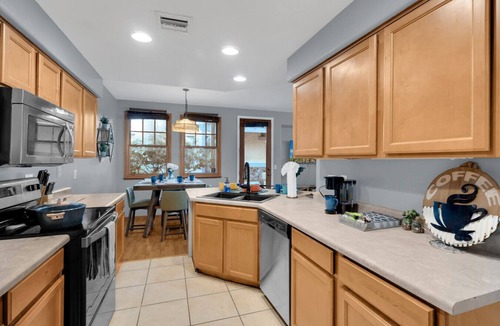 West University House | Spacious 2-Story Townhome | Patio & Parking