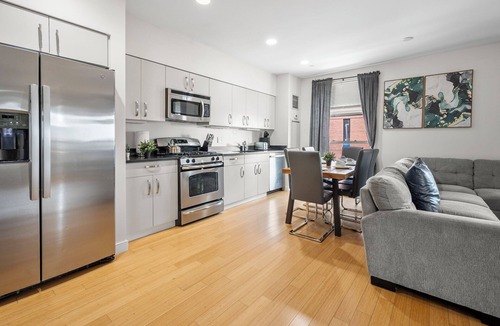 South of Washington Apartment | Spacious 2bd/2ba in Southend 9638