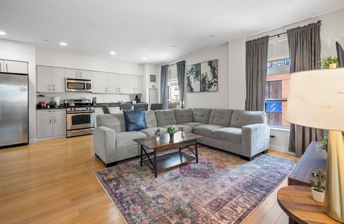 South of Washington Apartment | Spacious 2bd/2ba in Southend 9638