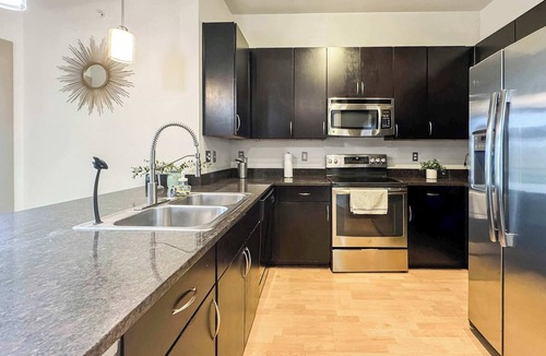 Deep Ellum Apartment | Spacious 2BD Deep Ellum Stay with Pool Gym Parking
