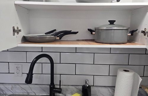 Milton Apartment | Spacious 2Bd family suite with full kitchen. Centrally located.
