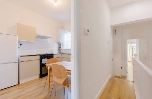 Custom House Apartment | Spacious 2BD Flat, Short Walk from ExCel London