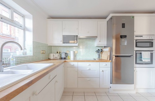 Vincent Square Apartment | Spacious 2BD Flat - 14 Mins to Buckingham Palace!