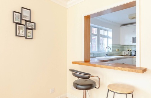 Vincent Square Apartment | Spacious 2BD Flat - 14 Mins to Buckingham Palace!