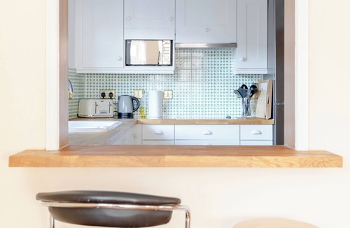 Vincent Square Apartment | Spacious 2BD Flat - 14 Mins to Buckingham Palace!