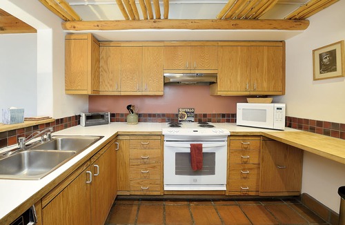 Historic Eastside House | Spacious 2bd Twhm - 5 minute walk to Canyon Road- private courtyard w/grill