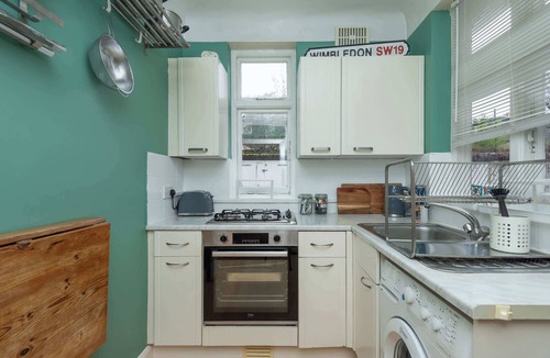 Abbey Apartment | Spacious 2BDR with Dedicated Work Area