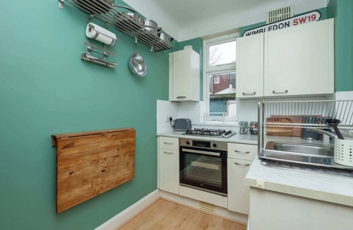 Abbey Apartment | Spacious 2BDR with Dedicated Work Area