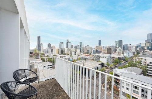 Spring Hill Apartment | Spacious 2bed 2bath Apartment with City Views