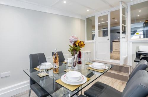 Dartford Apartment | Spacious 2Bed 2Bath En-Suite Bungalow M25 Bluewater