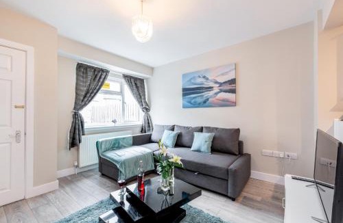 Dartford Apartment | Spacious 2Bed 2Bath En-Suite Bungalow M25 Bluewater