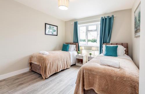Dartford Apartment | Spacious 2Bed 2Bath En-Suite Bungalow M25 Bluewater