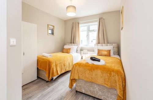 Dartford Apartment | Spacious 2Bed 2Bath En-Suite Bungalow M25 Bluewater