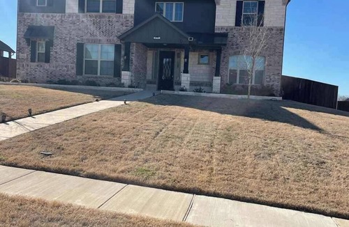 Sunnyvale House | Spacious 2Bedroom w/Fireplace Sleeps 4 Bbq Lake