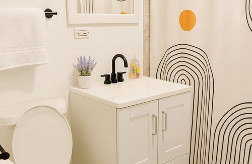 Tri-Taylor Apartment | Spacious 2BR - 10 mins from Downtown