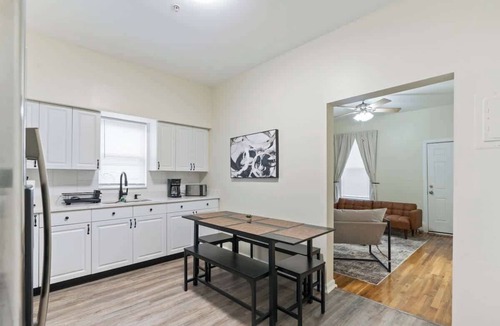 North Bergen Apartment | Spacious 2BR, 15m to NYC, FIFA, Mall, FREE Parking