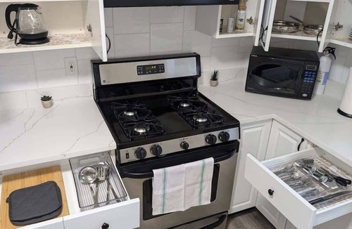 North Bergen Apartment | Spacious 2BR, 15m to NYC, FIFA, Mall, FREE Parking