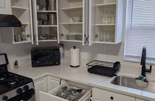 North Bergen Apartment | Spacious 2BR, 15m to NYC, FIFA, Mall, FREE Parking