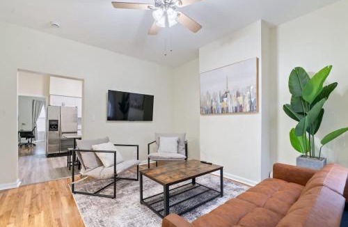 North Bergen Apartment | Spacious 2BR - 15m to Times Square - FREE Parking