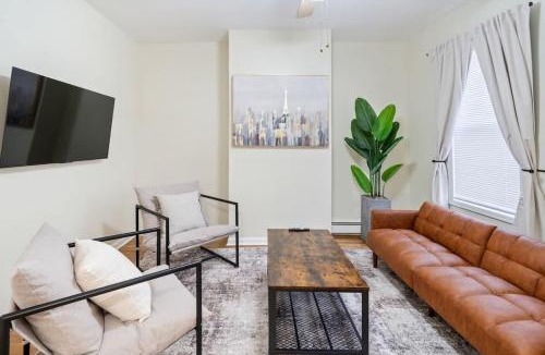 North Bergen Apartment | Spacious 2BR - 15m to Times Square - FREE Parking