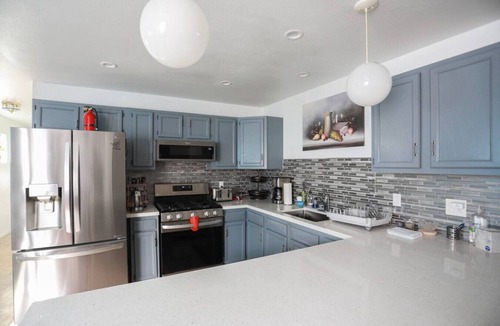 Mosswood Apartment | Spacious 2BR/1BA Apt in Temescal Oakland w/Parking